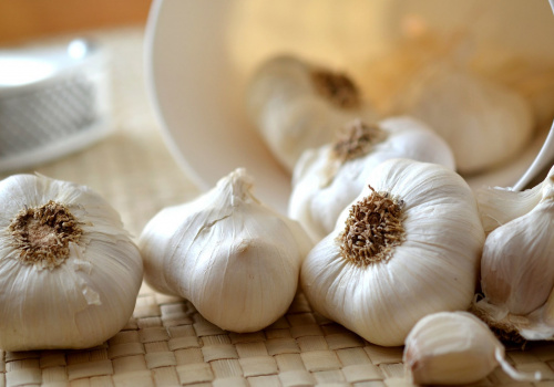 garlic against bad luck