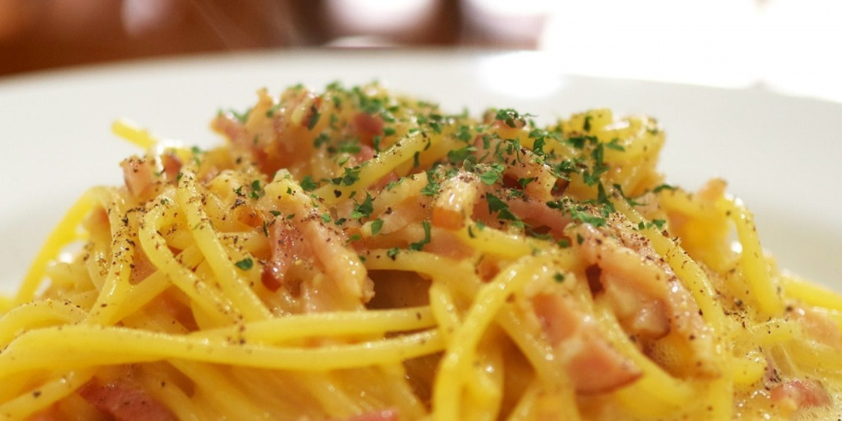 delicious carbonara dish