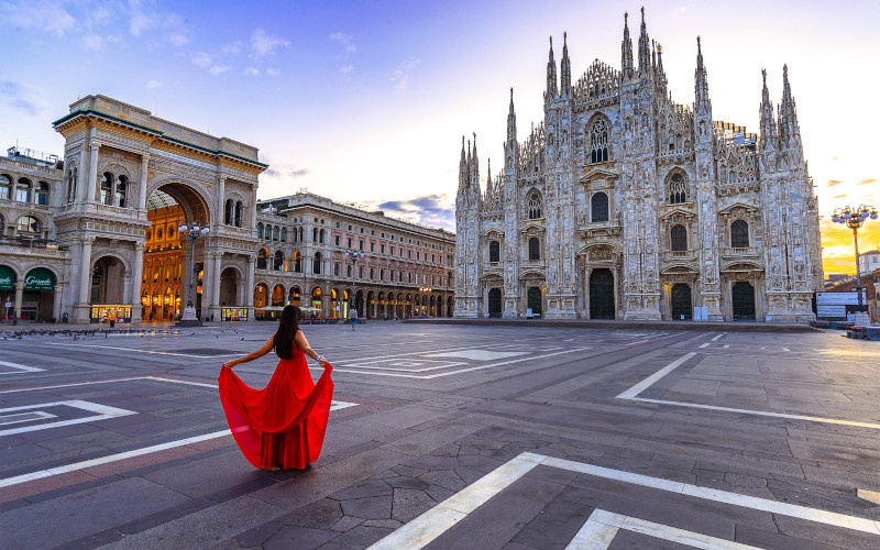 duomo and montenapoleone gallery in milan